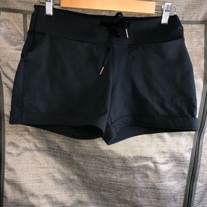 Calla by Carrie Underwood shorts small